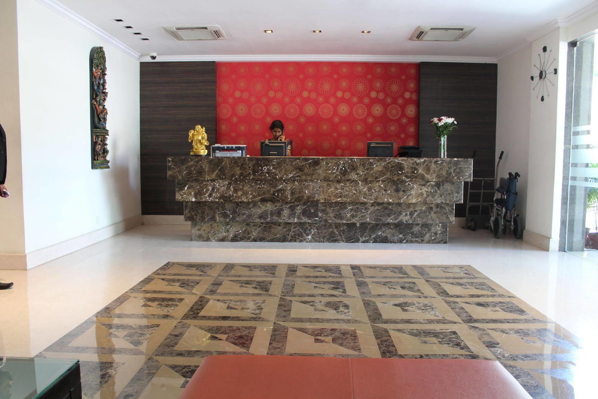 צ'נאי The Lotus Apartment Hotel, Burkit Road מראה חיצוני תמונה